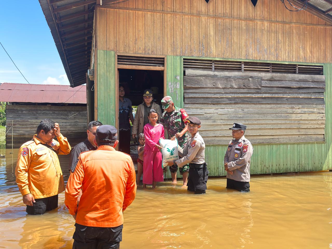 Polres Katingan Salurkan Bantuan Bagi Warga Terdampak Banjir