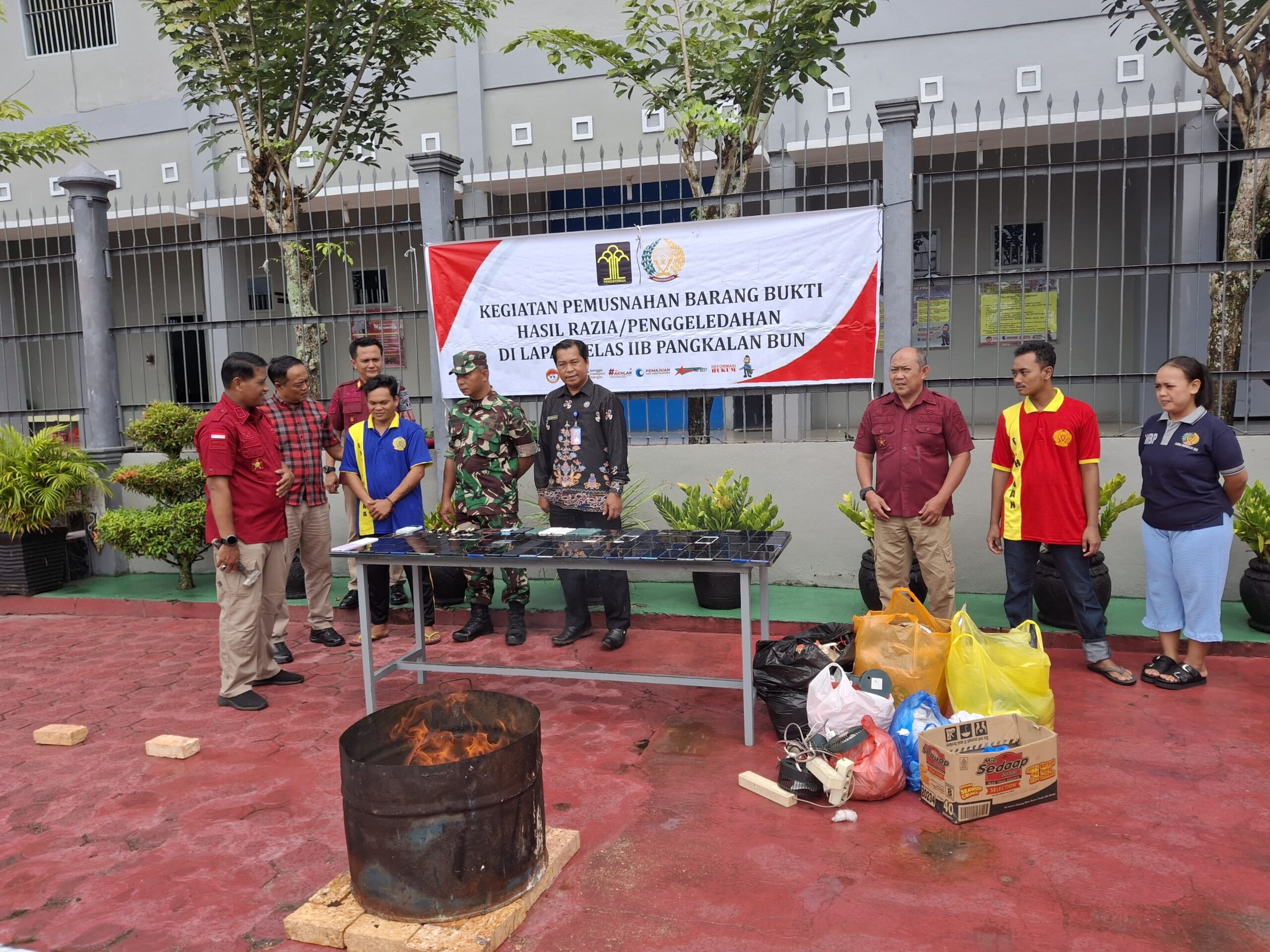 Lapas Pangkalan Bun Musnahkan Barang Terlarang, Tegaskan Komitmen Zero Halinar