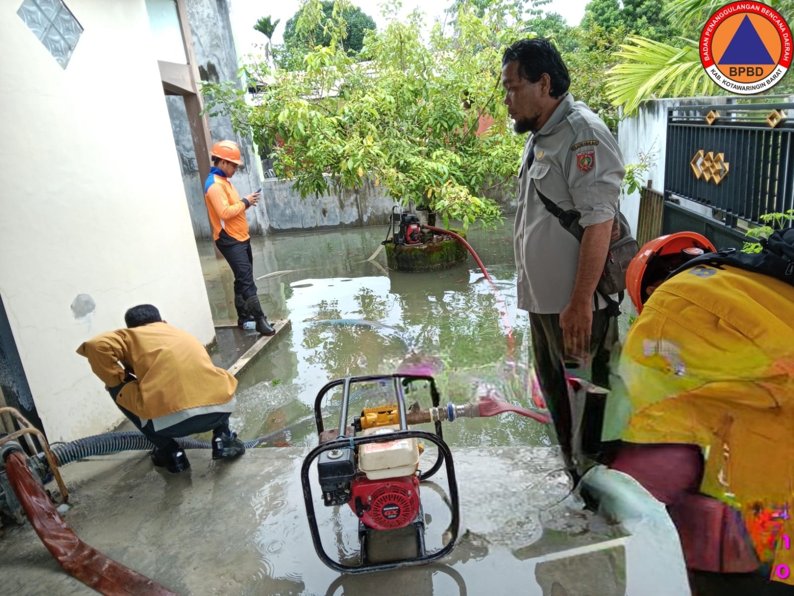 Respons Cepat BPBD Kobar Atasi Banjir Genangan di Sidorejo