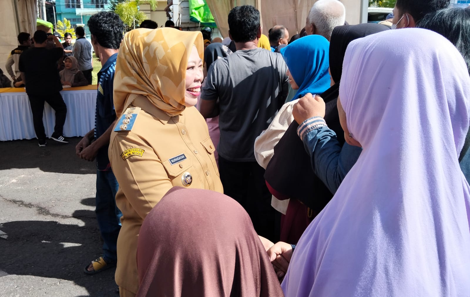 Pemkab Kobar Salurkan 8.665 Paket Sembako, Warga Antusias Sambut Pasar Murah