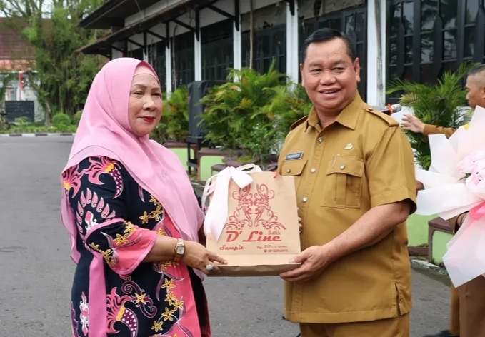 Bupati Kotim Apresiasi Kinerja Rusmiati, Pensiun dengan Predikat Cumlaude