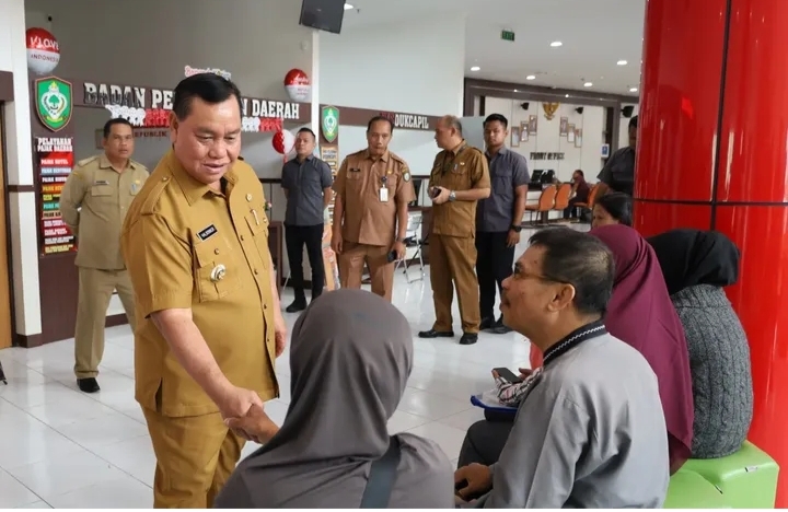 Bupati Kotim Sidak Mal Pelayanan Publik di Hari Pertama Kerja