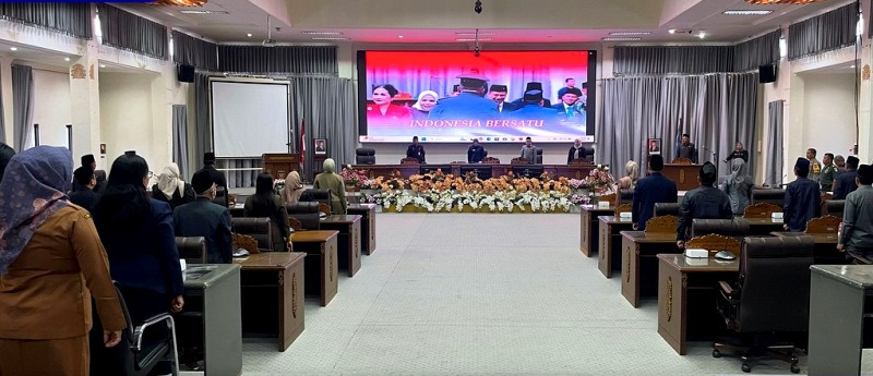 Pj. Bupati Barito Utara Serahkan LKPj 2024 ke DPRD dalam Sidang Paripurna