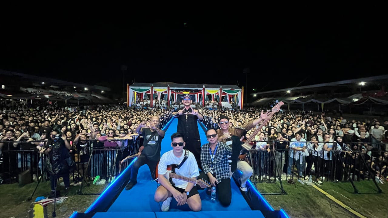Delta Band Guncang Penutupan FBIM 2025 di Stadion Tuah Pahoe