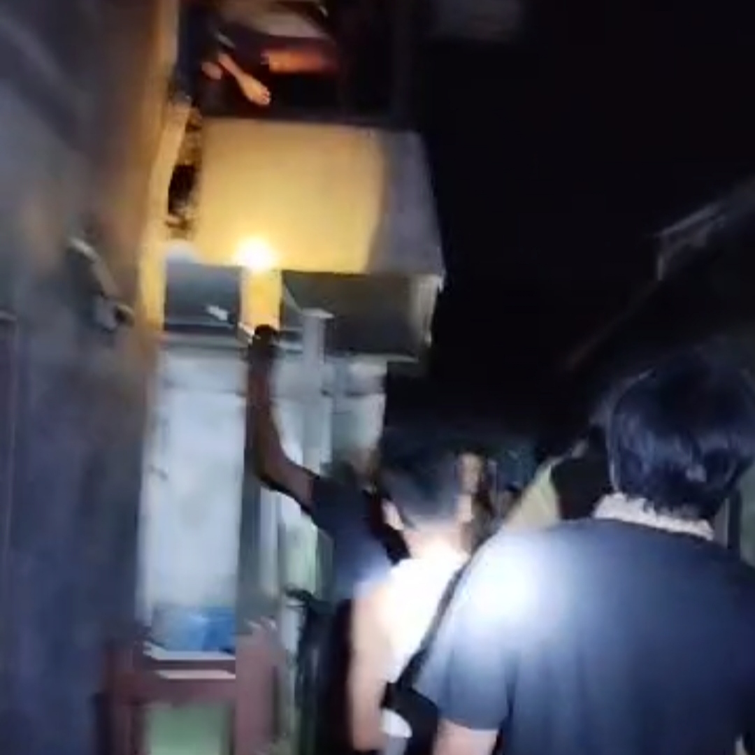 Maling Teror Warga Gang Flamboyan, Lompat ke Atap Saat Kepergok Warga!