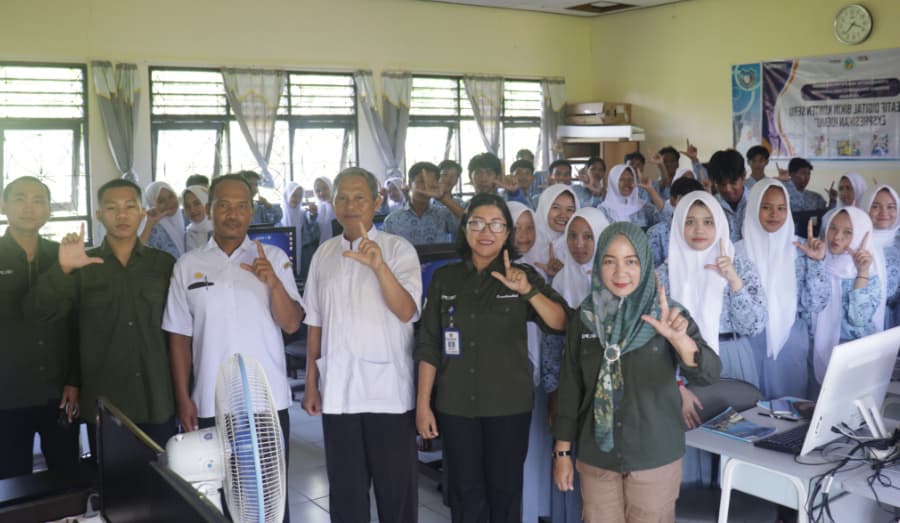 Diskominfostandi Edukasi Literasi Digital ke Pelajar SMA Katingan Kuala