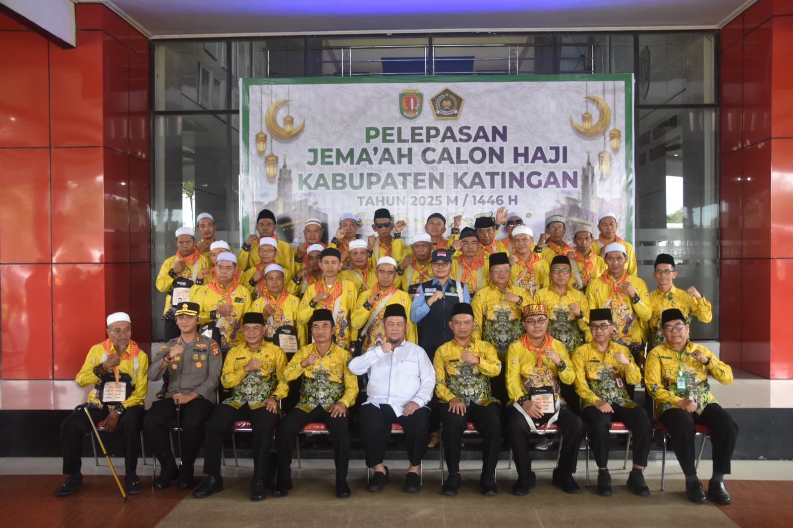 Bupati Katingan Lepas Keberangkatan 54 JCH ke Tanah Suci Mekkah