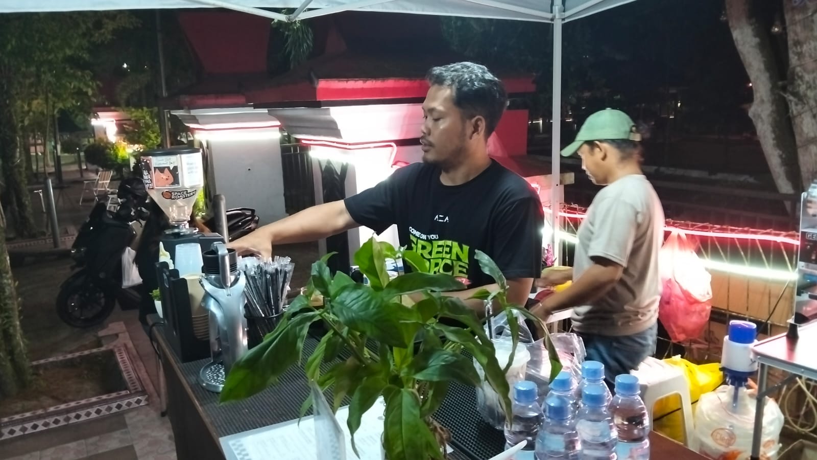Dari Lapangan Hijau ke Warkop Hits: Guntur Aditia, Pahlawan Porprov Kobar 2014 Kini Jajakan Kopi Kekinian