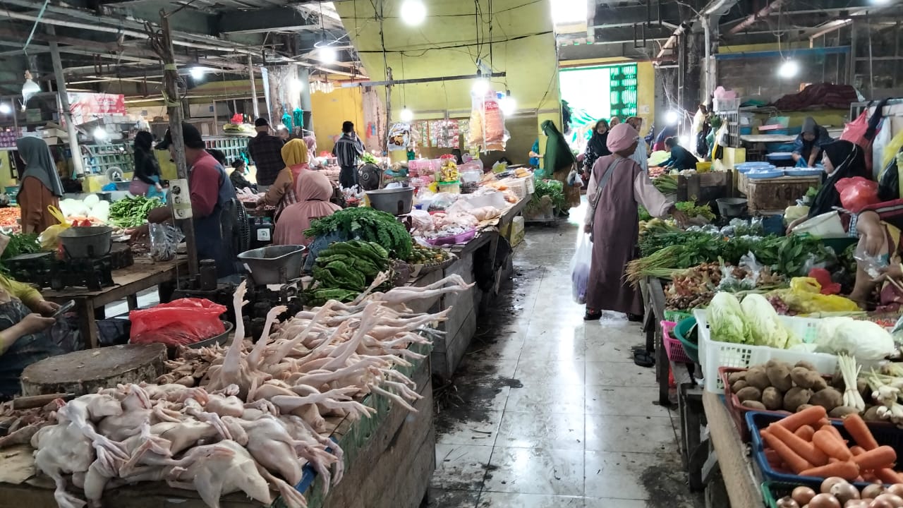 Harga Bahan Pokok di Kobar Stabil, Cabai dan Daging Ayam Alami Fluktuasi