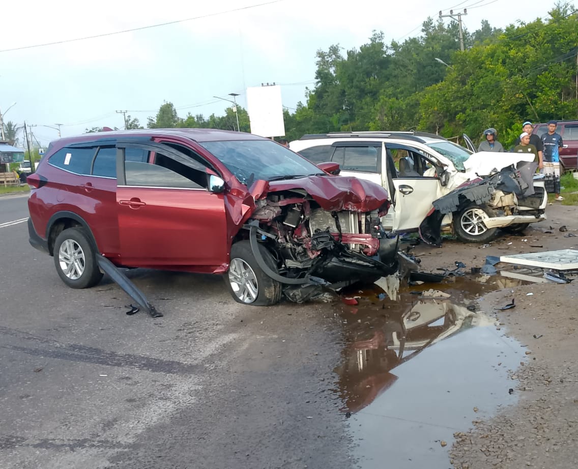Tabrakan Terios vs Sigra di Kasongan, Pengemudi Dilarikan ke Rumah Sakit