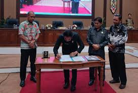 DPRD dan Pemkab Katingan Sahkan APBD 2025