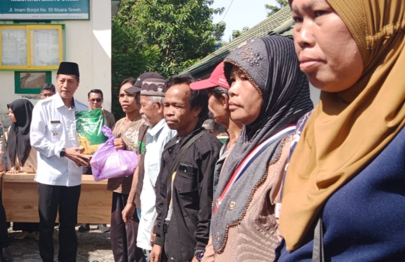 Pj Bupati Barito Utara Apresiasi Penyaluran Paket Sembako Baznas di Bulan Ramadhan