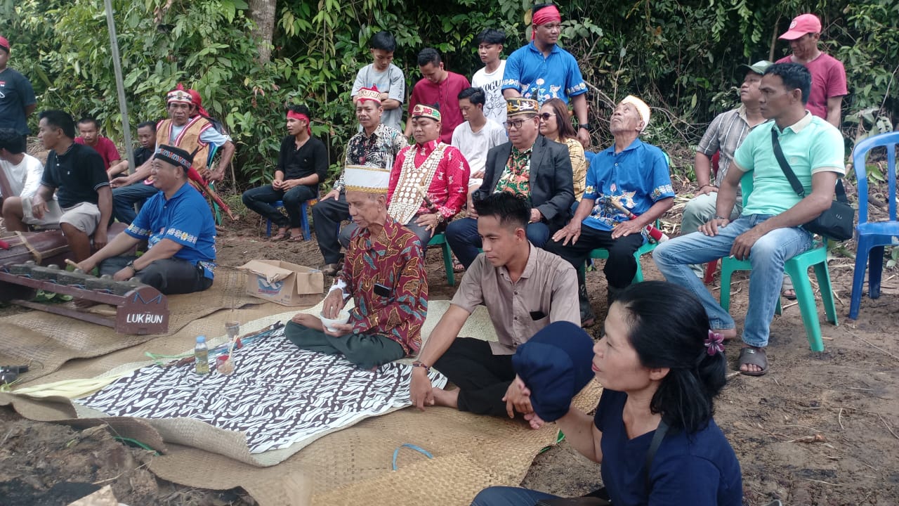Ritual Dayak Warnai Pembukaan Pelabuhan PT SEAL di Cempaga