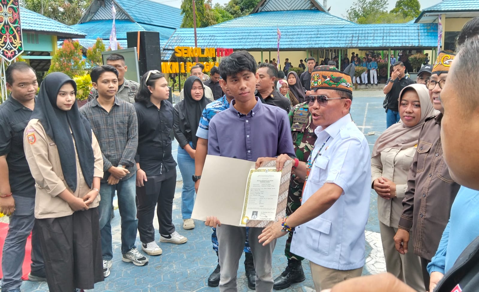 Gubernur Kalteng Bebaskan Ribuan Ijazah yang Tertahan di Sekolah-sekolah