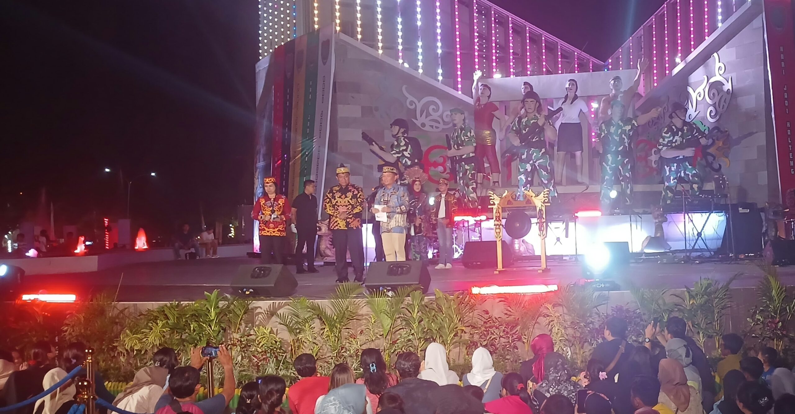 Bersama Rakyat dan Tamu Turki, Agustiar Resmikan Huma Betang Night