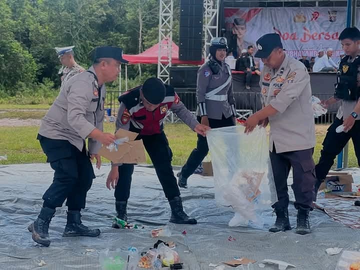 Usai Tabligh Akbar UAS, Polres Katingan dan Panitia Lakukan Aksi Peduli Lingkungan