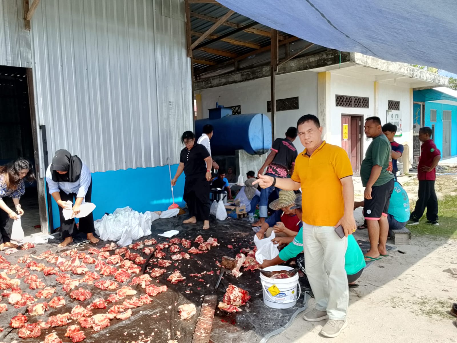PDAM Tirta Arut Tebar Semangat Berbagi: Potong Dua Ekor Sapi Kurban hingga Santunan untuk Karyawan dan Media