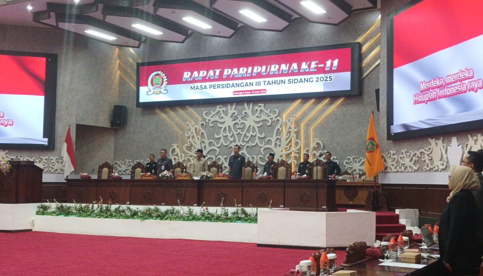 Hadiri Paripurna ke-11 DPRD Kalteng, Plt Sekda Dengarkan Pandangan Umum Tujuh Fraksi Atas Raperda RPJMD