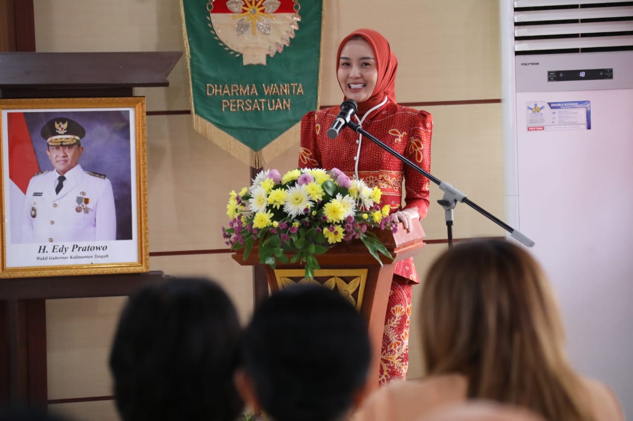Aisyah Thisia Pimpin Sertijab Ketua DWP Kalteng