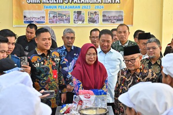 Mendikdasmen Tinjau SMK 3 Palangka Raya, Apresiasi Inovasi Digital dan Program Unggulan