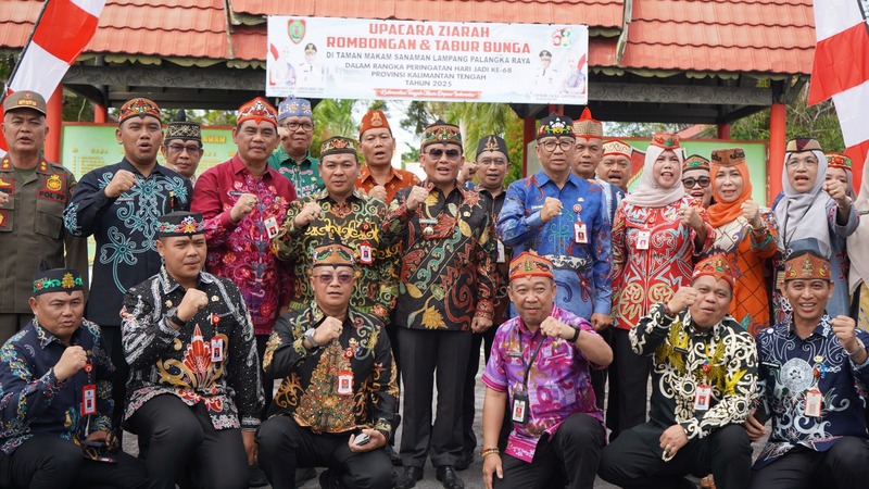 Tabur Bunga HUT ke-68, DLH Kalteng Gaungkan Komitmen Lingkungan