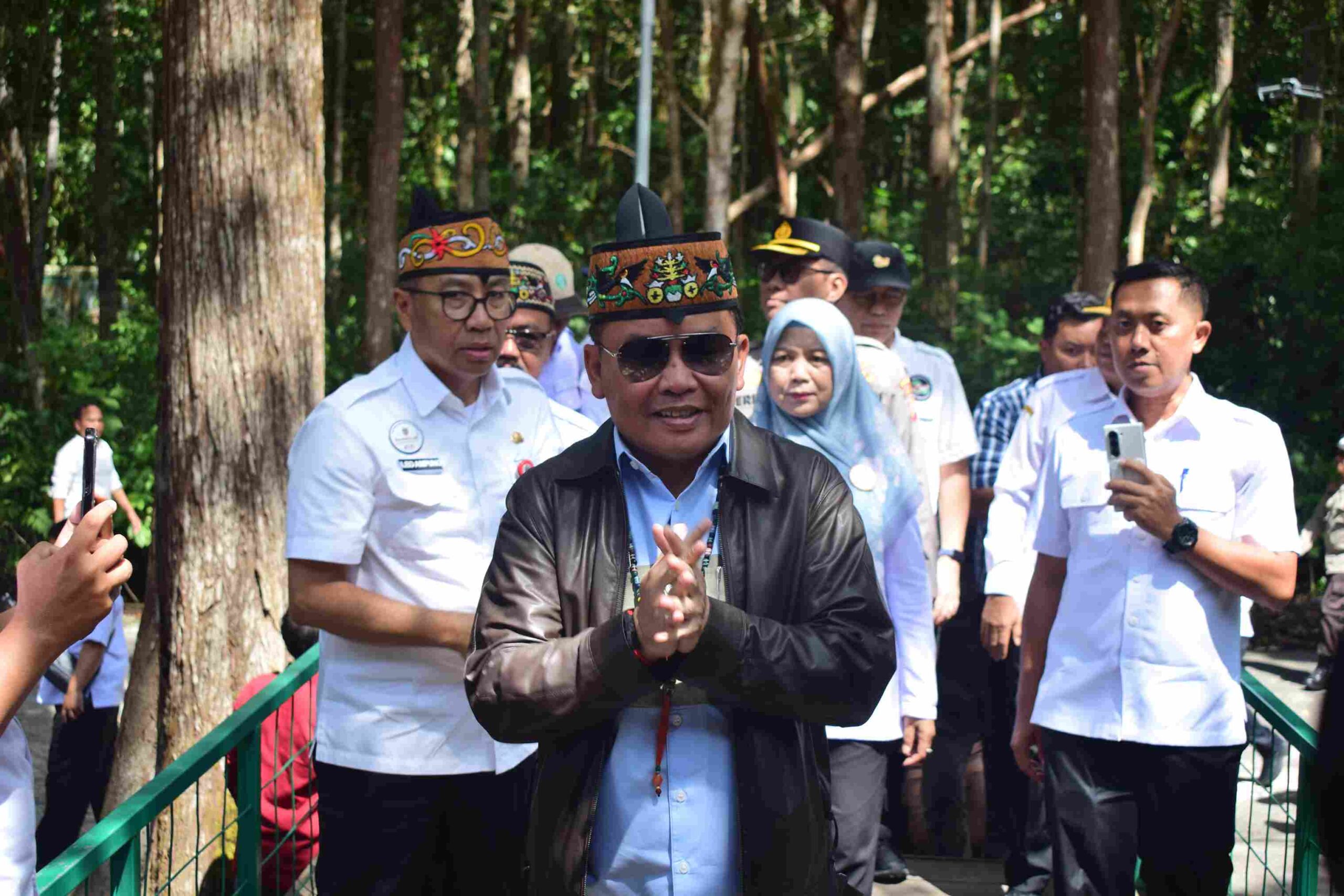 Gubernur Kalteng Restocking Benih Ikan Betok di Danau Tahai, Dorong Pelestarian Sumber Daya Perairan