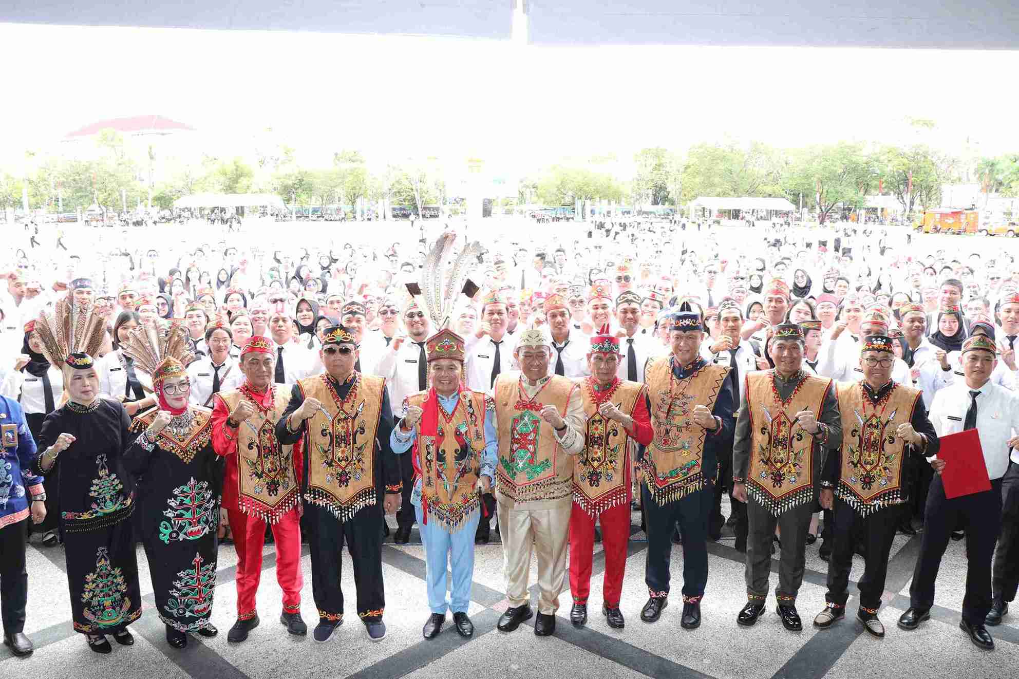 Gubernur Kalteng Serahkan Langsung SK CPNS dan PPPK Tahap 1, Tegaskan Komitmen Tingkatkan SDM Aparatur