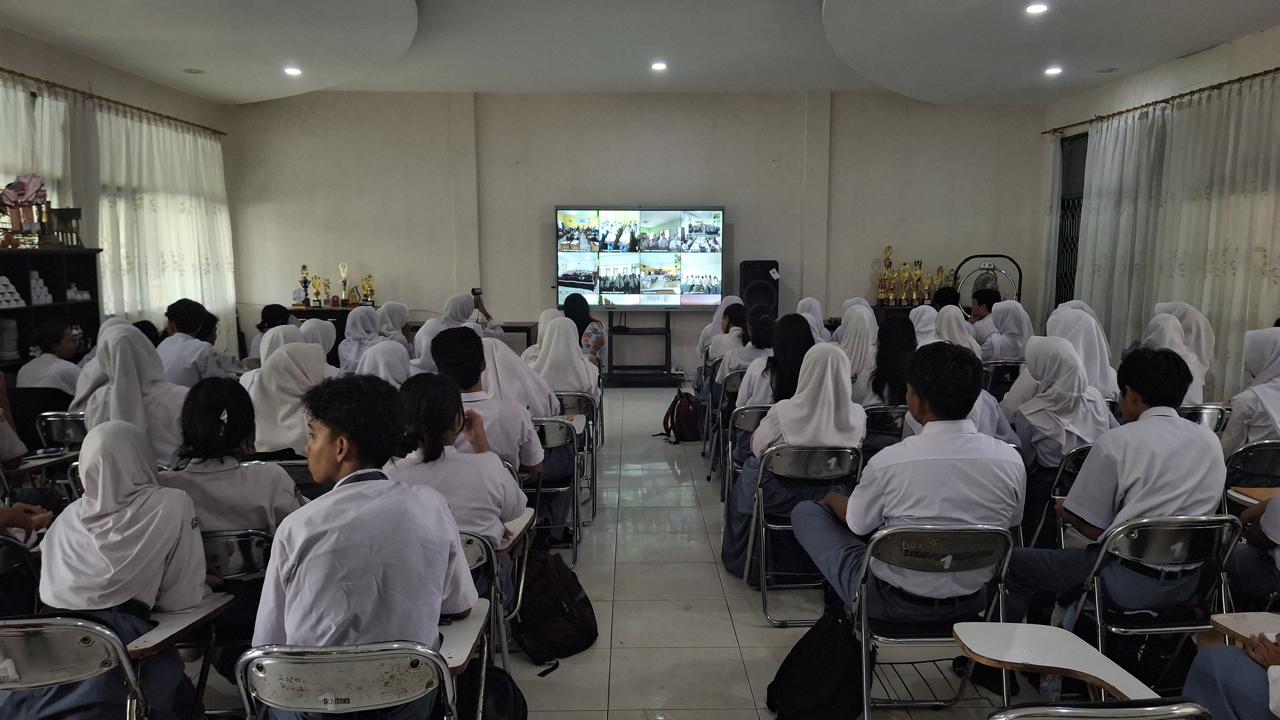 Gubernur Kalteng Cetak Sejarah, Ajar 97 Ribu Siswa Serentak dari Ruang Kerja