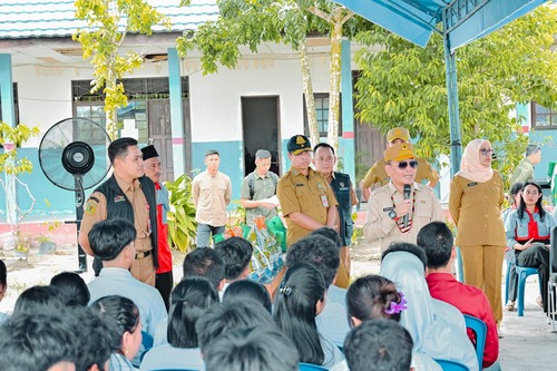 Gubernur Kalteng Tinjau Sekolah dan Gelar Pasar Murah, Jaring Aspirasi Orang Tua Siswa