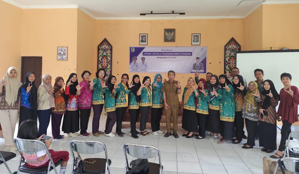Diskominfo Palangka Raya Latih Kader PKK Langkai Soal Literasi Digital dan Public Speaking