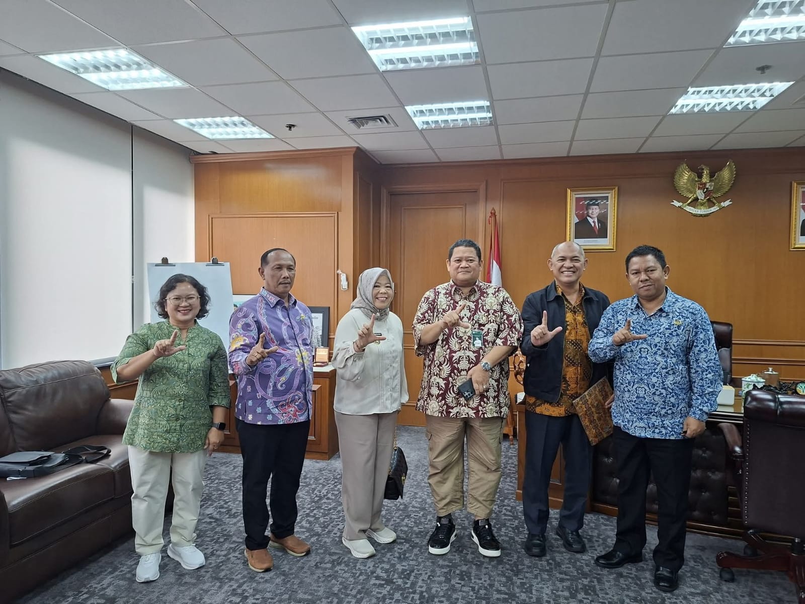 Bupati Kobar Jalin Koordinasi dengan KLHK untuk Percepatan Pemanfaatan Kawasan Hutan bagi Fasilitas Publik