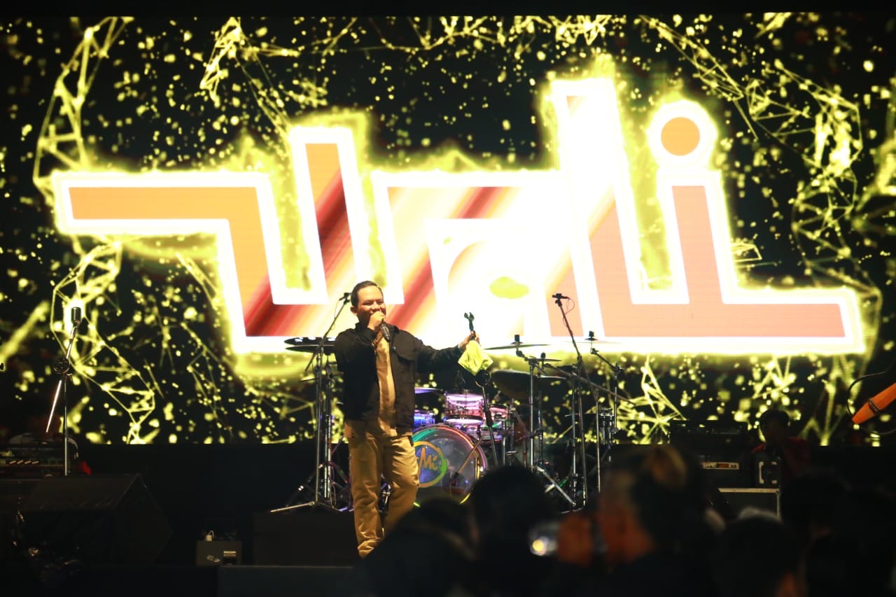 Ribuan Warga Nikmati Konser Wali Band di Huma Betang Night, Kemeriahan Beri Dampak Positif ke UMKM Lokal
