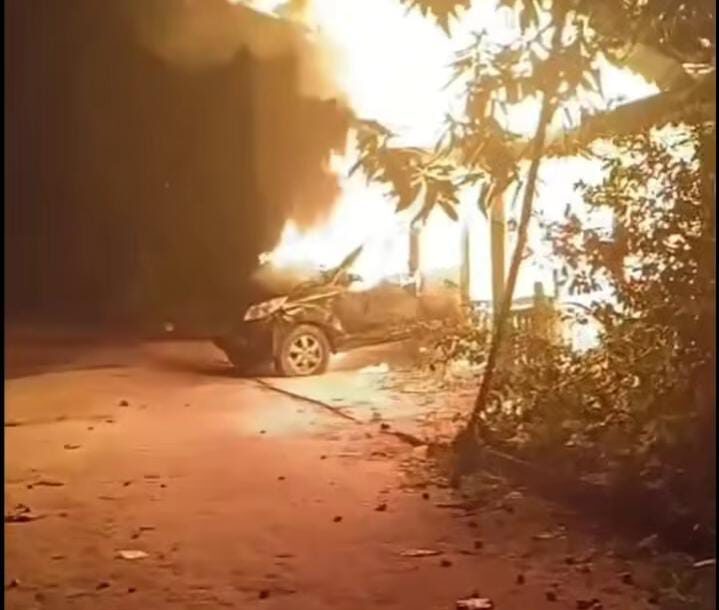 Kebakaran Hebat Gegerkan Warga Begandung Hilir, Rumah hingga Mobil Ludes Terbakar