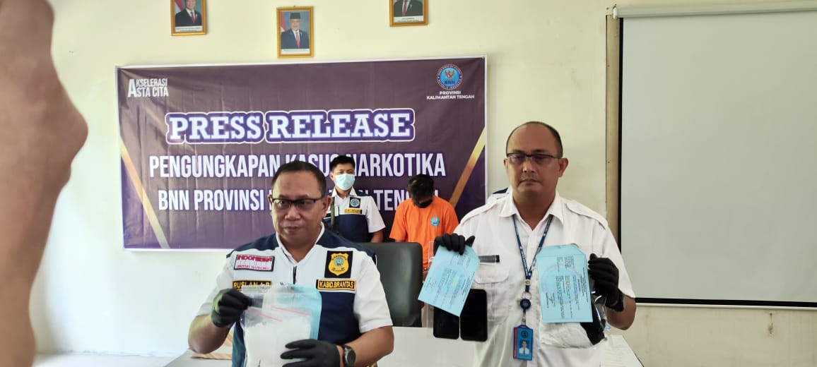 BNN Tangkap Kurir di Jalur Palangka Raya–Pulang Pisau, 497 Gram Sabu Disimpan dalam Bungkus Teh Cina