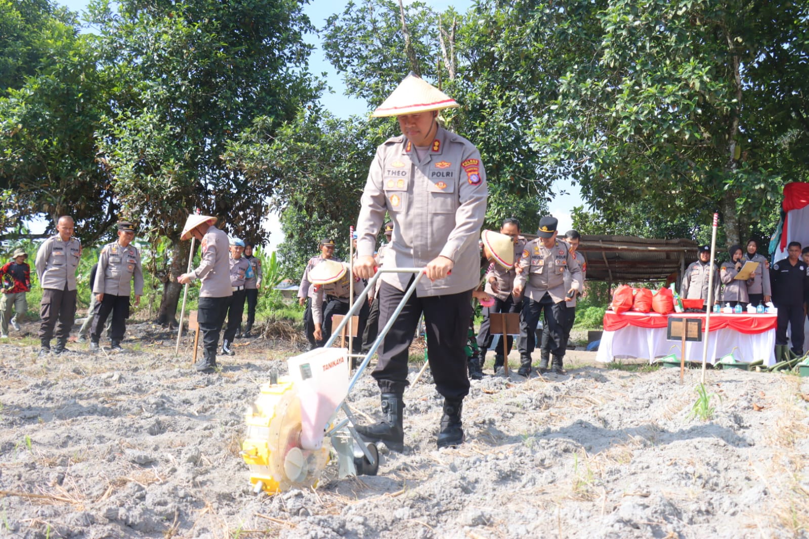 Polres Kobar Tanam Jagung Serentak, Dukung Swasembada Pangan Nasional