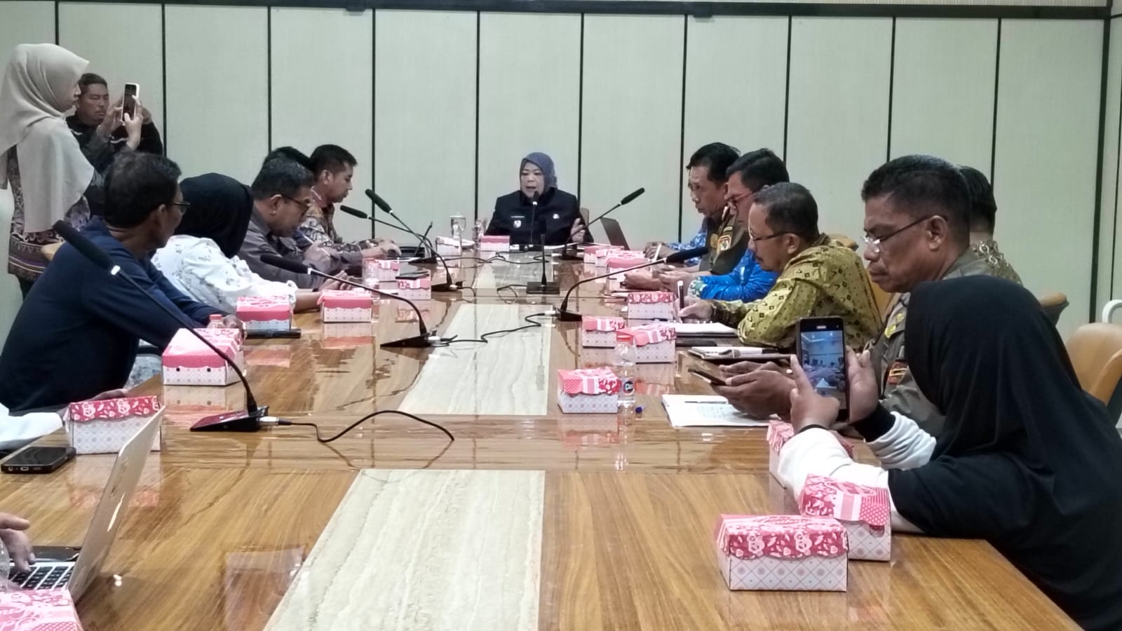 Tegaskan Penataan PKL di Dua Bundaran Bukan Penggusuran, Bupati Kobar: Upaya Mempercantik Kota