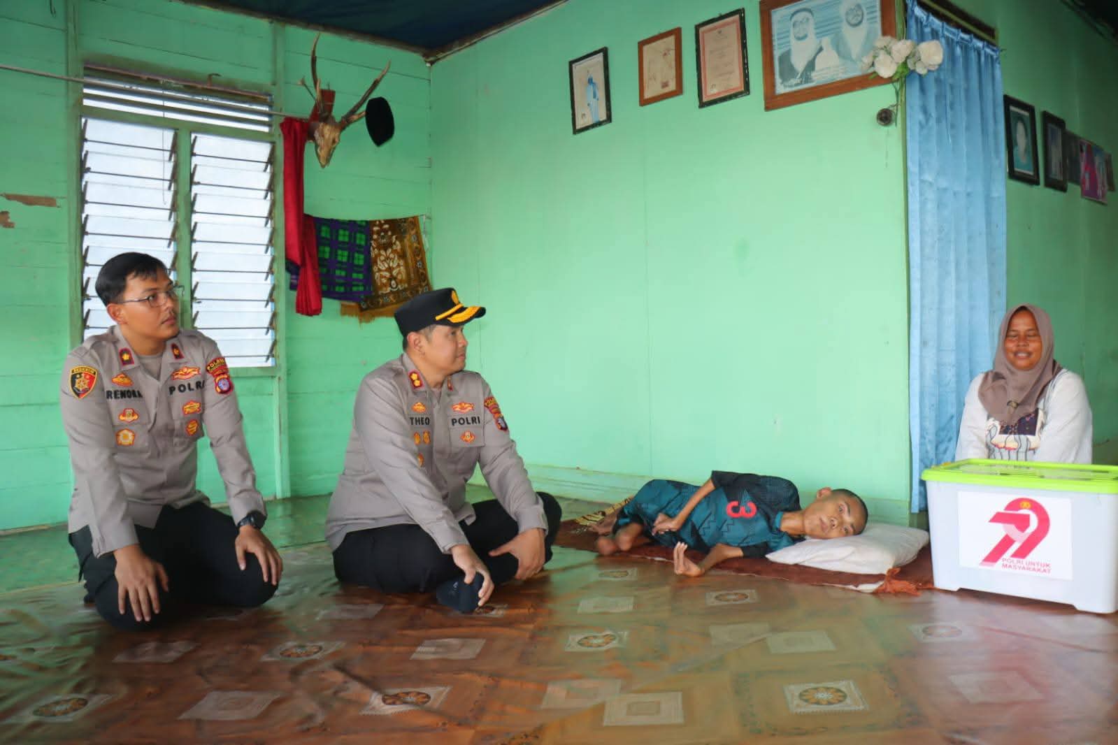 Kapolres Kobar Sapa Difabel, Tunjukkan Wajah Humanis Polri Lewat Bansos Door to Door