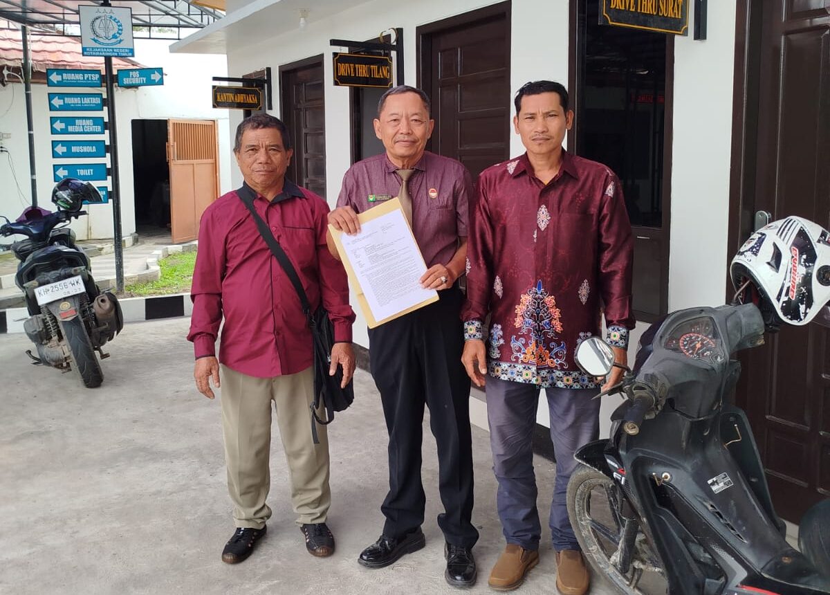 Diduga Pangkas Dana Bansos, Warga Desa Rawa Sari Laporkan Staf Desa ke Kejari Kotim