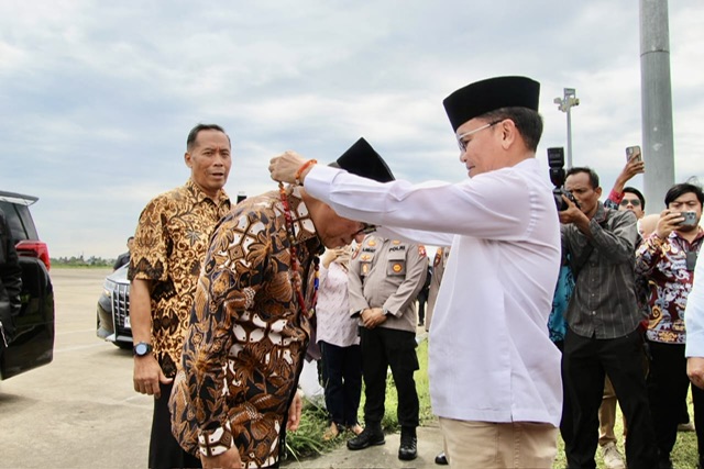 Menteri Desa Kunjungi Kalteng, Gubernur Sambut Langsung di Bandara