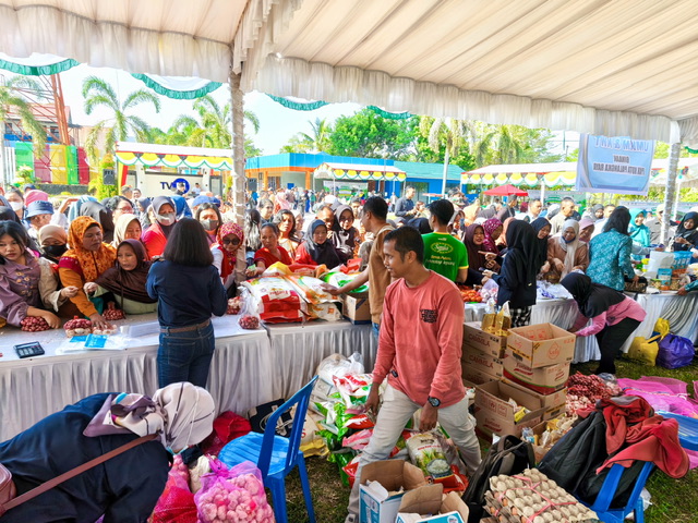 Pemprov Kalteng Gelar Pasar Murah, Warga Serbu Bahan Pokok Harga Terjangkau