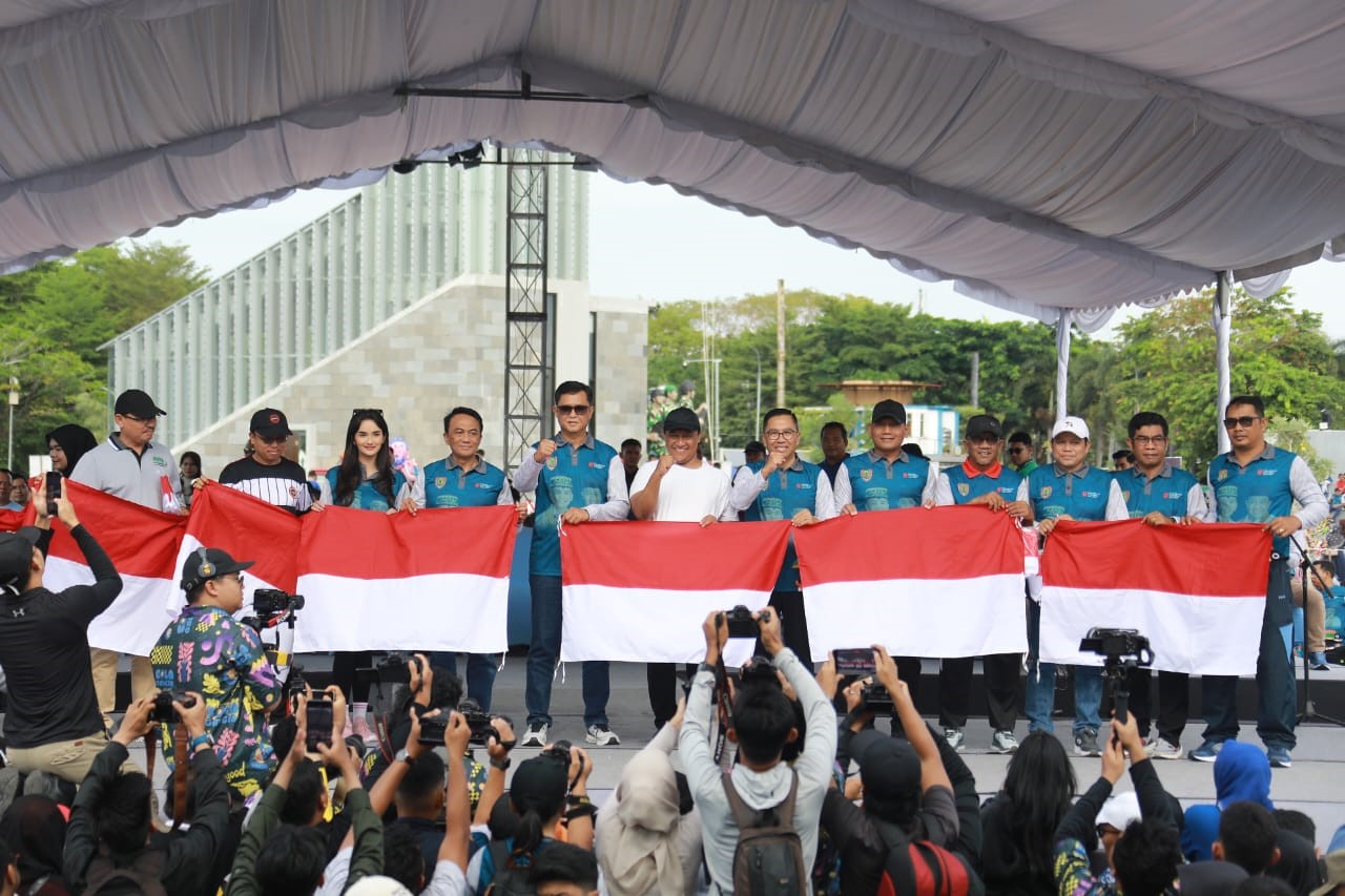 Pemprov Kalteng Bagikan Ribuan Bendera Jelang HUT ke-80 RI