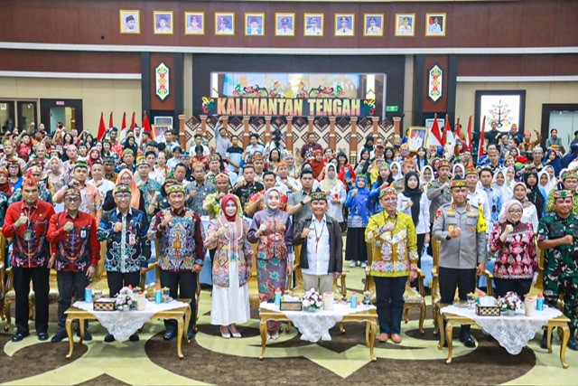 Agustiar Sabran Dikukuhkan sebagai Ayah GenRe dan Orang Tua Asuh Anak Stunting Kalteng