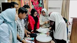 Ketua Komisi I DPRD Apresiasi Kreativitas Generasi Muda dalam Lomba Lukis Ornamen