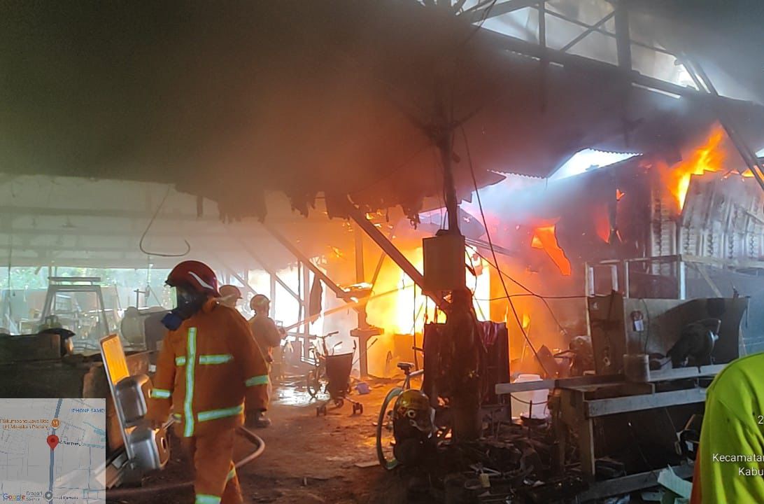 Kebakaran Meubel di Depan Kompi Sampit Capai Kerugian Ratusan Juta Rupiah