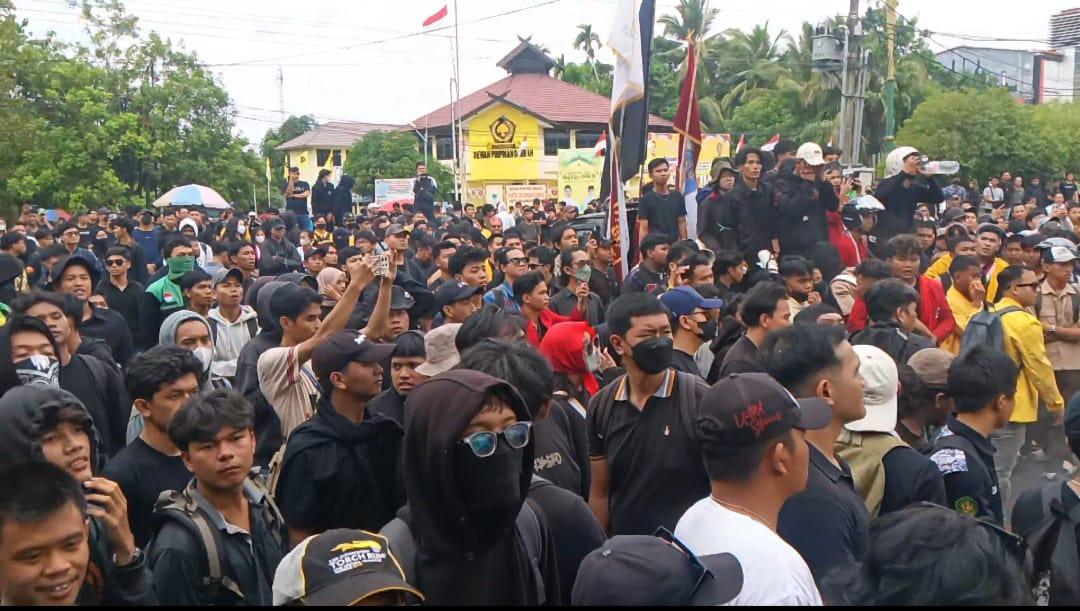 Aliansi Rekontal Tuntut Reformasi Polri, Masa Padati Depan Polda Kalteng