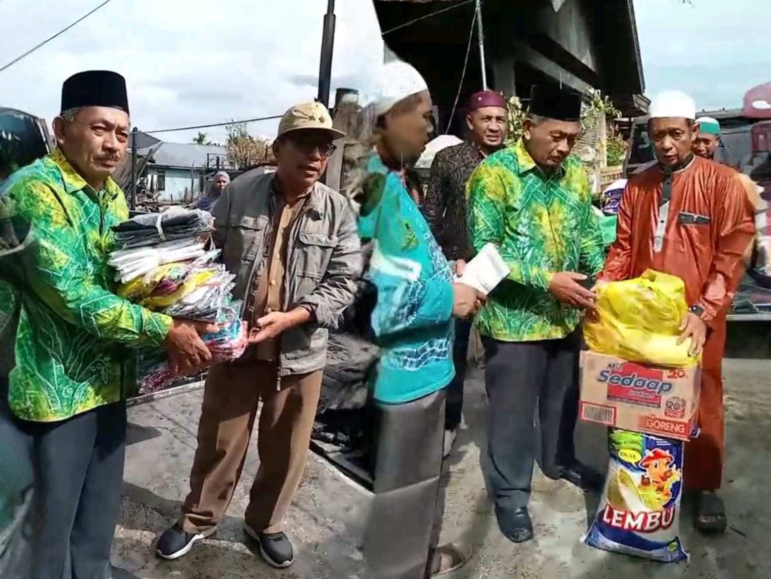Uluran Tangan Penuh Makna: KBB Kobar Bantu Korban Kebakaran Kampung Baru