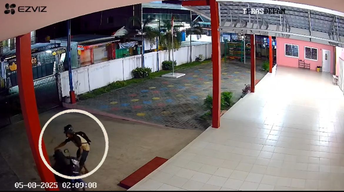 Pria Gondrong Gasak Sepeda Motor Milik Guru di TK Kemala Bhayangkari Sampit