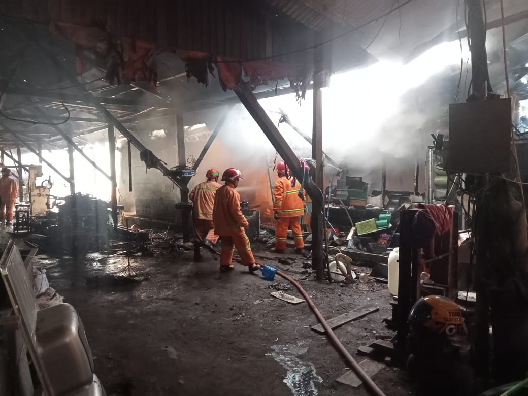 Rumah Pemilik Meubel Hingga Mes Karyawan di Sampit Hangus Dilalap Api