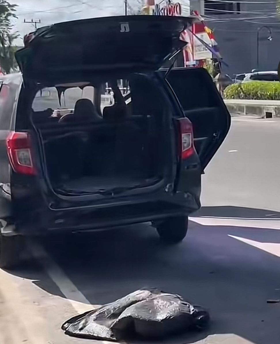 Polisi Tangani Minibus Meledak Bawa Jeriken Berisi BBM di Sampit