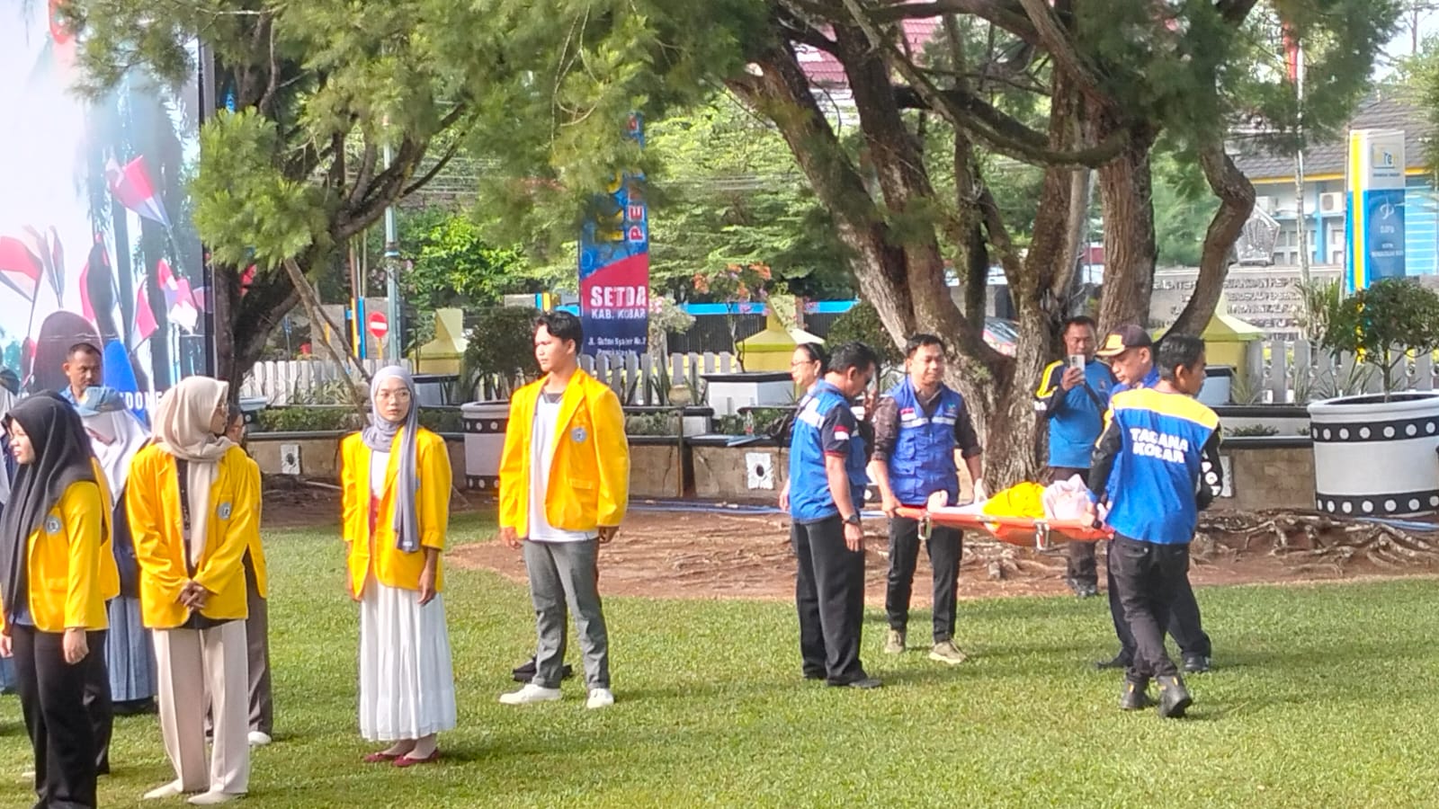 Demi Cinta Tanah Air, Mahasiswa dan Pelajar Rela Pingsan Saat Upacara HUT RI ke-80